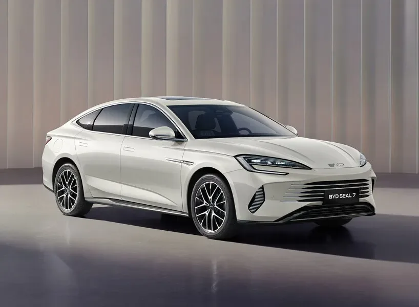 متوفر الآن لدى شركة قطاف للسيارات ( سيارات BYD الهجينة بجميع فئاتها )